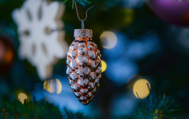 DIY Ornament Ideas to Go on Your Prelit Christmas tree